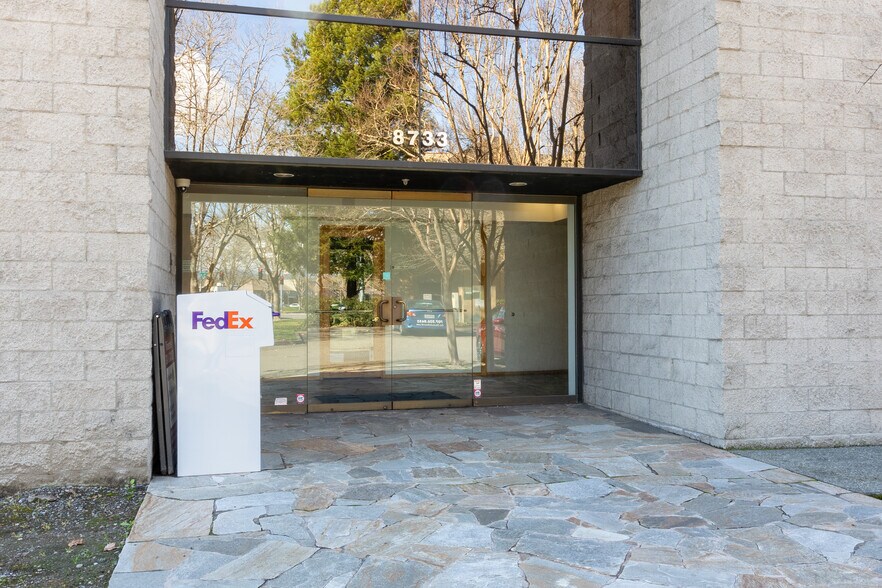 8733 Lakewood Dr, Windsor, CA for sale - Building Photo - Image 2 of 19