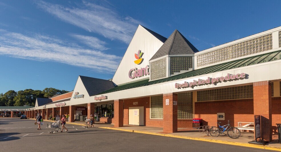 6045 Burke Centre Pky, Burke, VA à louer - Photo du bâtiment - Image 2 de 9