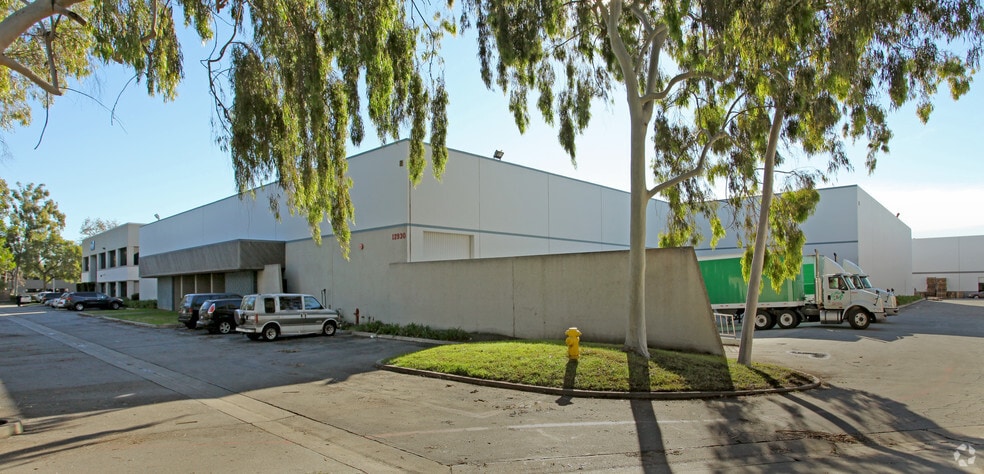 12930 Alondra Blvd, Cerritos, CA for lease - Building Photo - Image 3 of 4