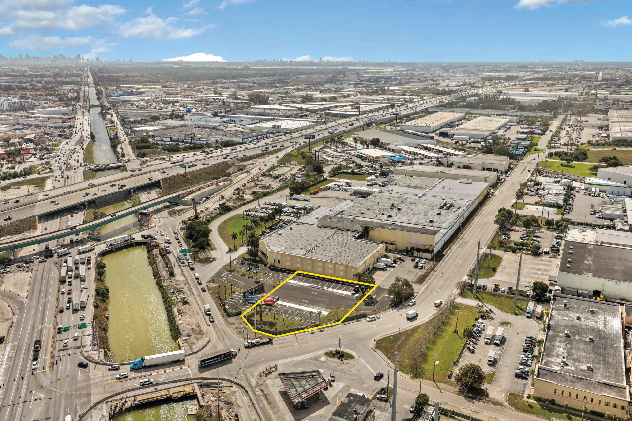 NW South River Dr, Medley, FL for lease Primary Photo- Image 1 of 7