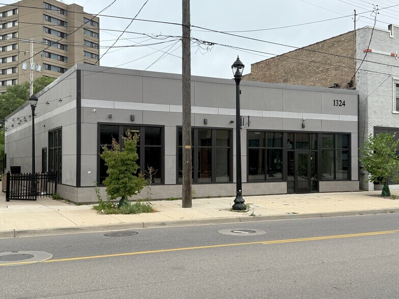 1324 Portage St, Kalamazoo, MI for sale - Building Photo - Image 2 of 16