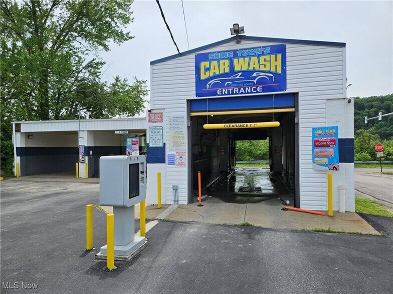 Established Car Wash Portfolio portefeuille de 3 propriétés à vendre sur LoopNet.ca - Photo du bâtiment - Image 2 de 16