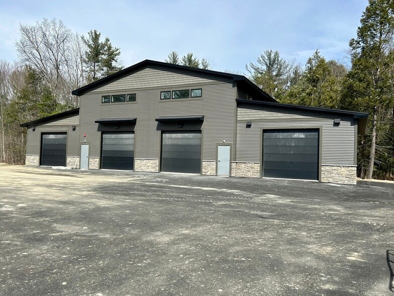 15 Oneil St, Easthampton, MA for lease - Building Photo - Image 1 of 14