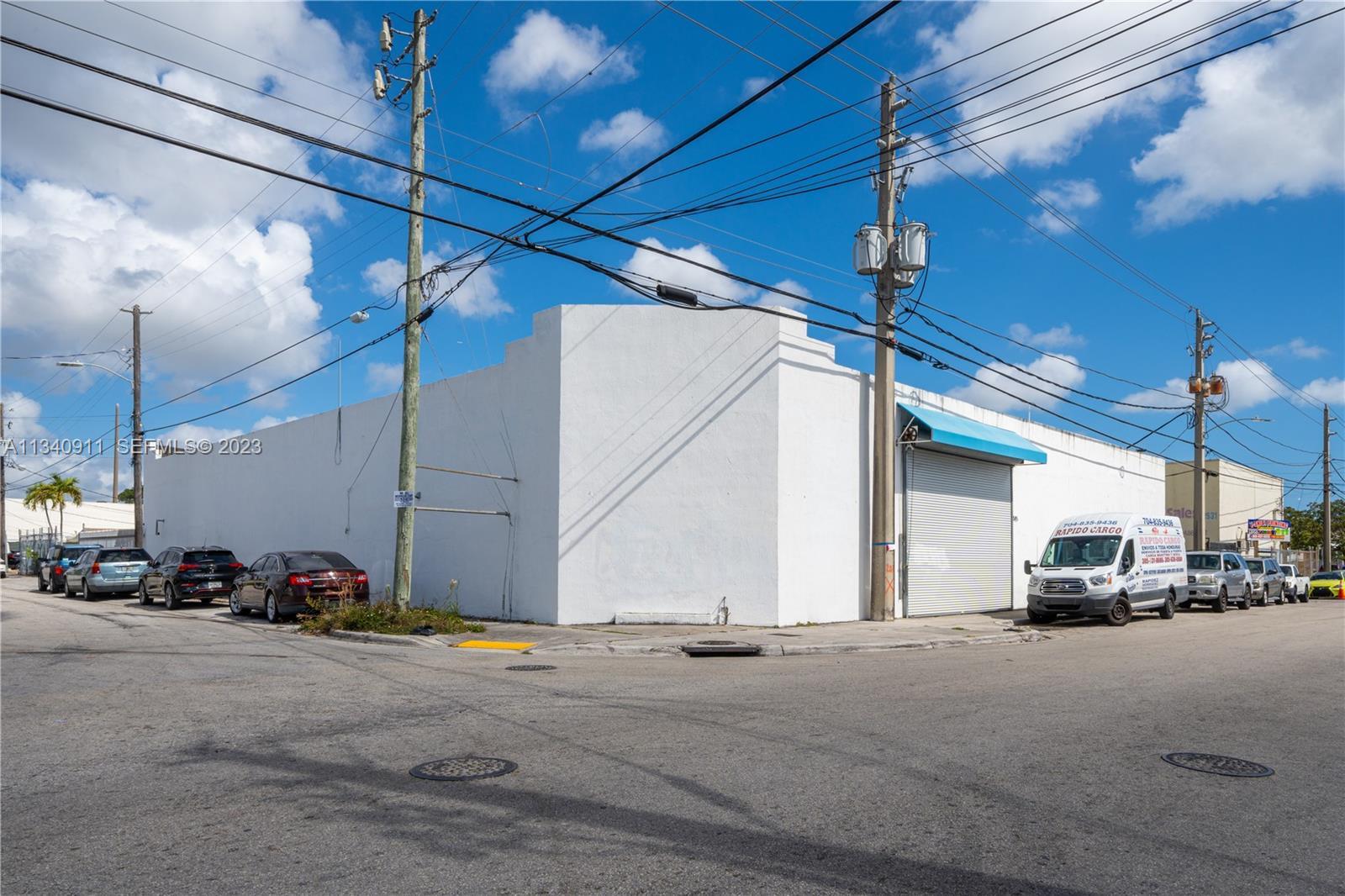 2585 NW 21st Ter, Miami, FL à louer Photo du bâtiment- Image 1 de 55