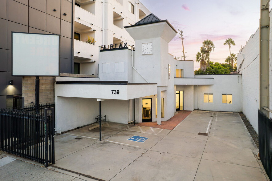 739-741 N Fairfax Ave, Los Angeles, CA à vendre - Photo du bâtiment - Image 3 de 27