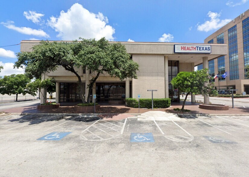 615 NW Loop 410, San Antonio, TX à louer - Photo du bâtiment - Image 2 de 10