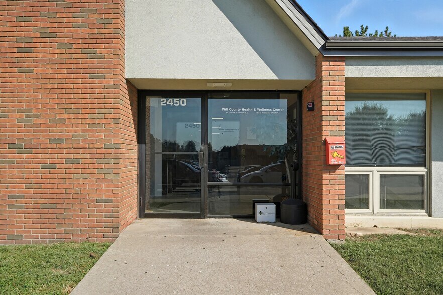 2450 Glenwood Ave, Joliet, IL à louer - Photo du bâtiment - Image 3 de 12
