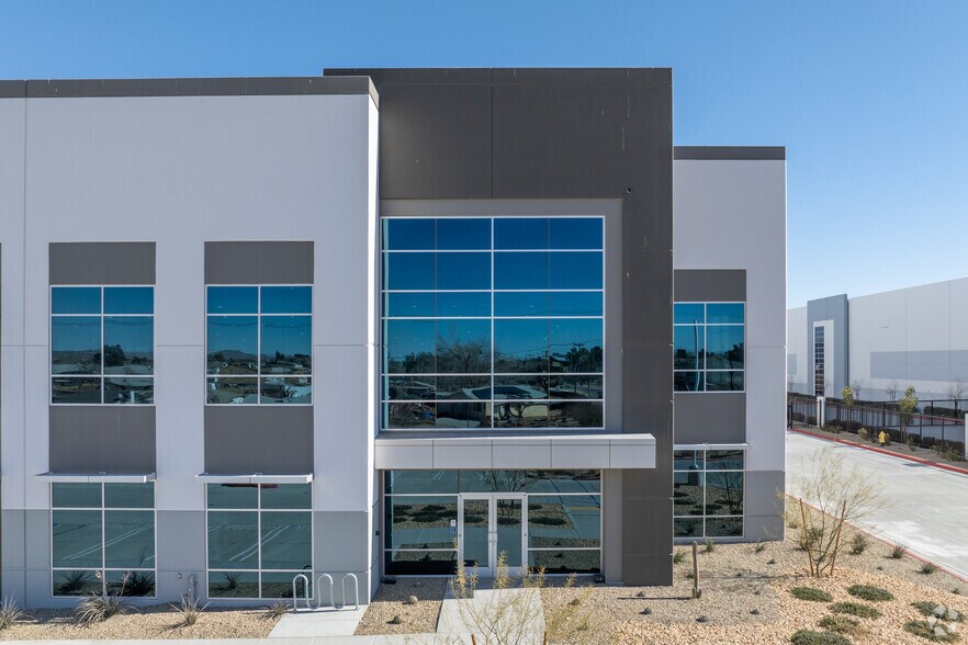 12179 Momentum Rd, Victorville, CA à vendre - Photo du bâtiment - Image 2 de 6