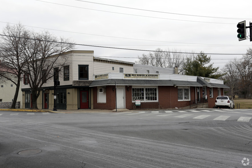 443 Mill St, Bristol, PA à vendre - Photo principale - Image 1 de 1