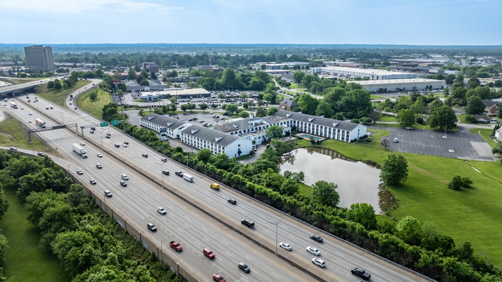 4004 Gardiner Point Dr, Louisville, KY à vendre - Photo du bâtiment - Image 2 de 16