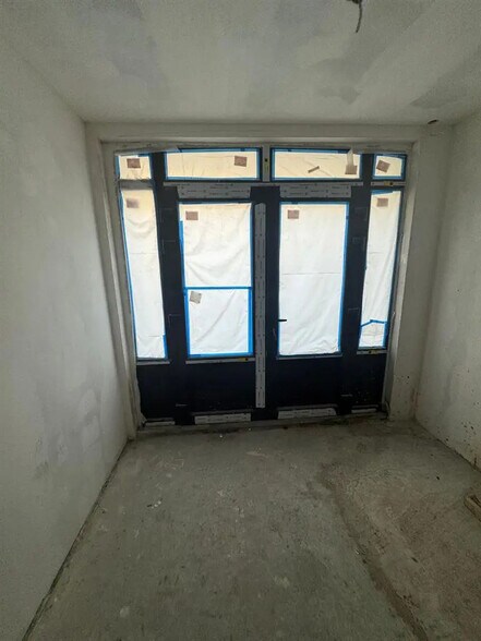 Retail in Paris for sale - Interior Photo - Image 2 of 10