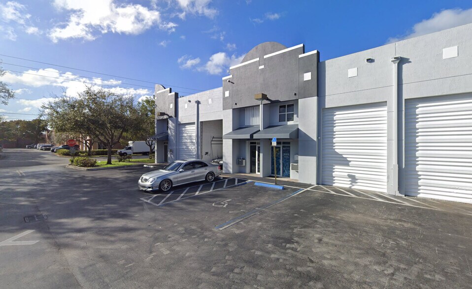 12251 SW 128th Ct, Miami, FL à vendre - Photo du bâtiment - Image 1 de 3