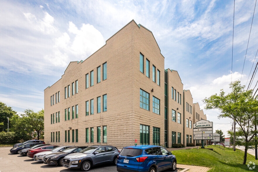 8150 Boul Métropolitain E, Montréal, QC for lease - Primary Photo - Image 1 of 15