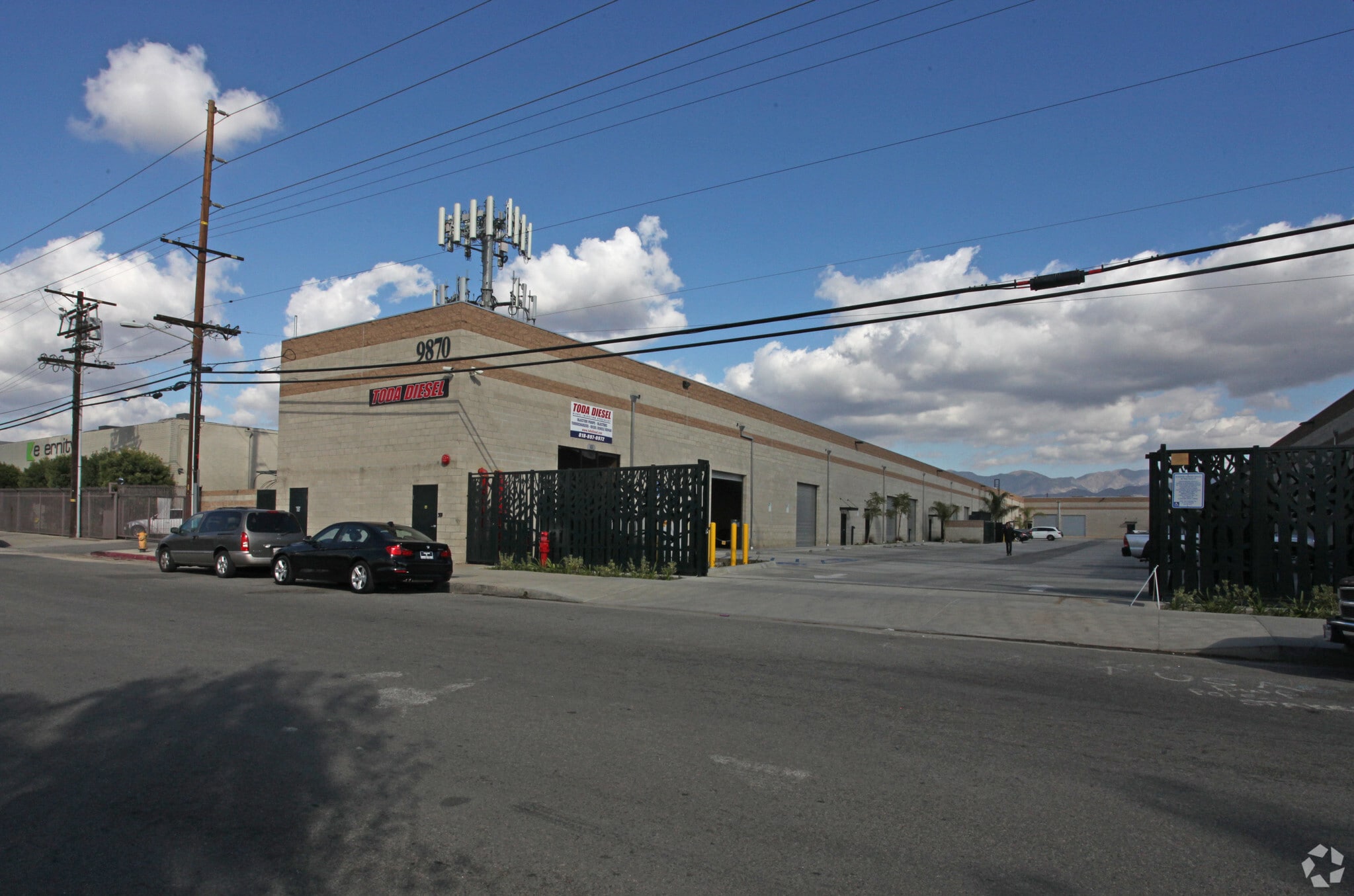 9870 San Fernando Rd, Pacoima, CA à louer Photo principale- Image 1 de 4