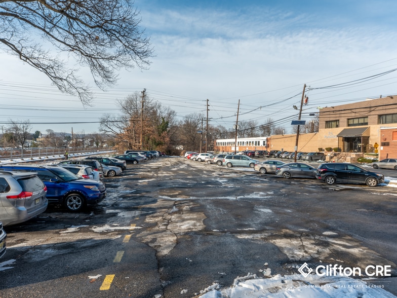 231 Clifton Blvd, Clifton, NJ for lease - Building Photo - Image 3 of 12