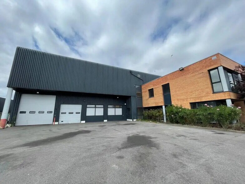 Industrial in Créteil for lease - Building Photo - Image 1 of 6