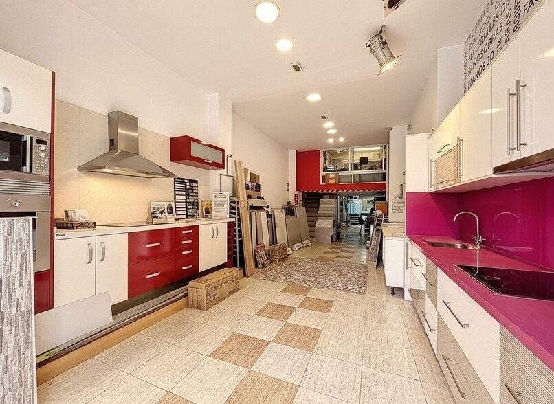 Retail in València for sale - Interior Photo - Image 3 of 19