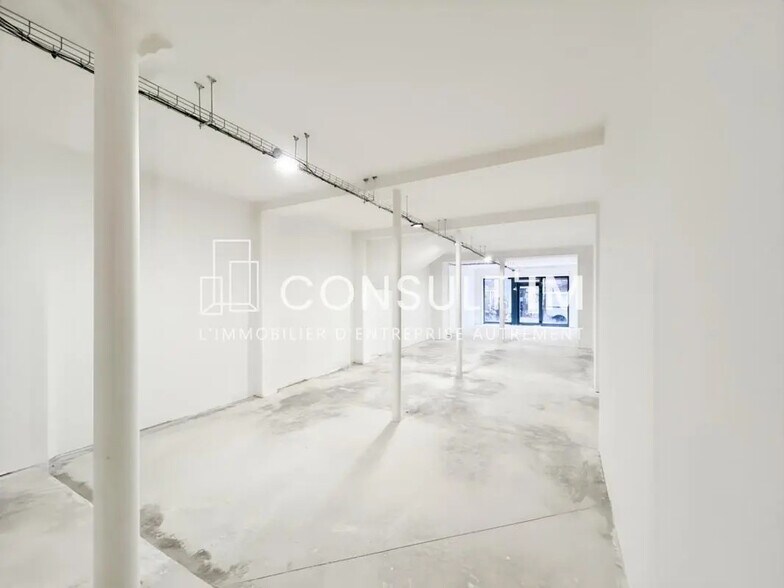 Retail in Paris for lease - Building Photo - Image 1 of 5