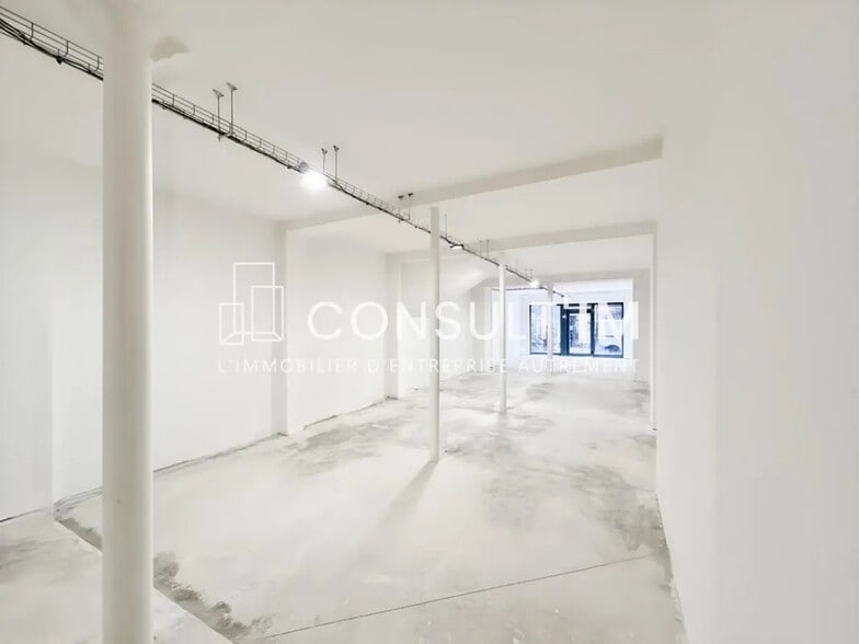 Retail in Paris for lease - Interior Photo - Image 1 of 6