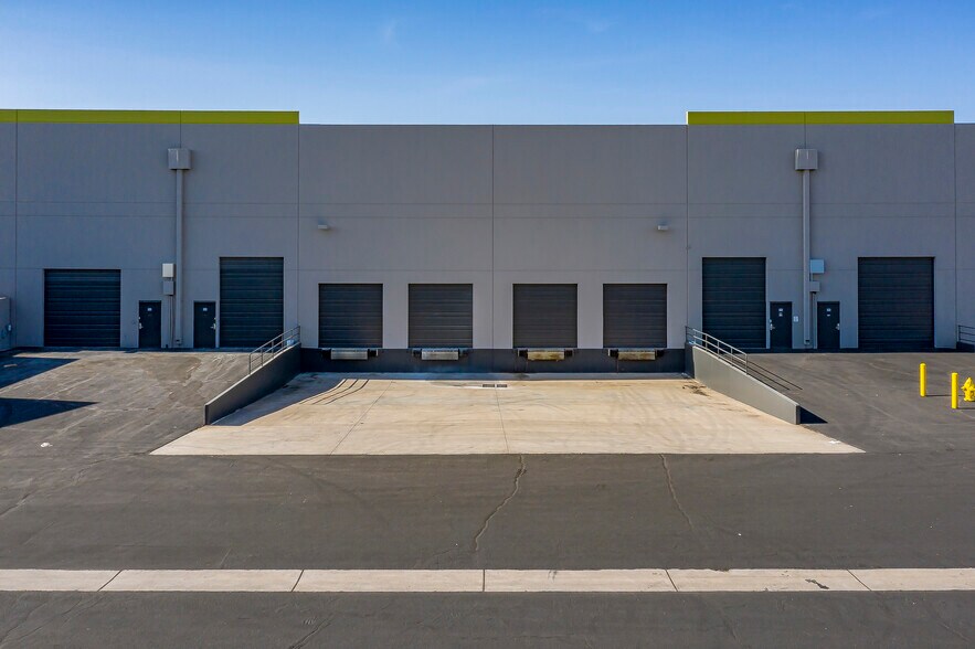 8350 S Kyrene Rd, Tempe, AZ à louer - Photo du bâtiment - Image 2 de 4