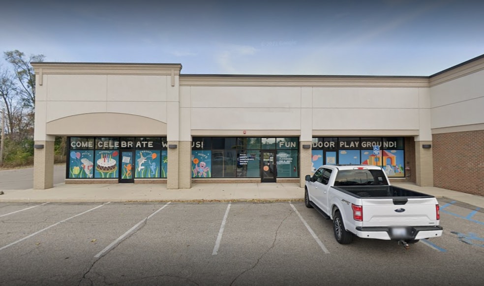 90 W Maple Rd, Troy, MI for sale - Building Photo - Image 1 of 3