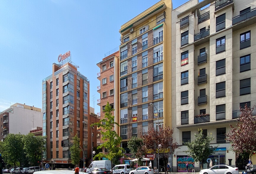 Multifamily in Madrid, Madrid for sale - Primary Photo - Image 1 of 2