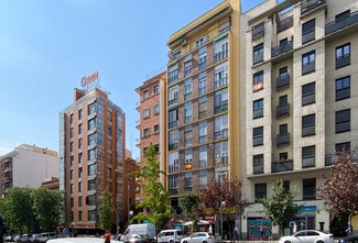 Plus de détails pour Multi-résidentiel à vendre