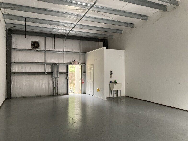 617 S US 301, Sumterville, FL à louer - Photo du bâtiment - Image 3 de 12