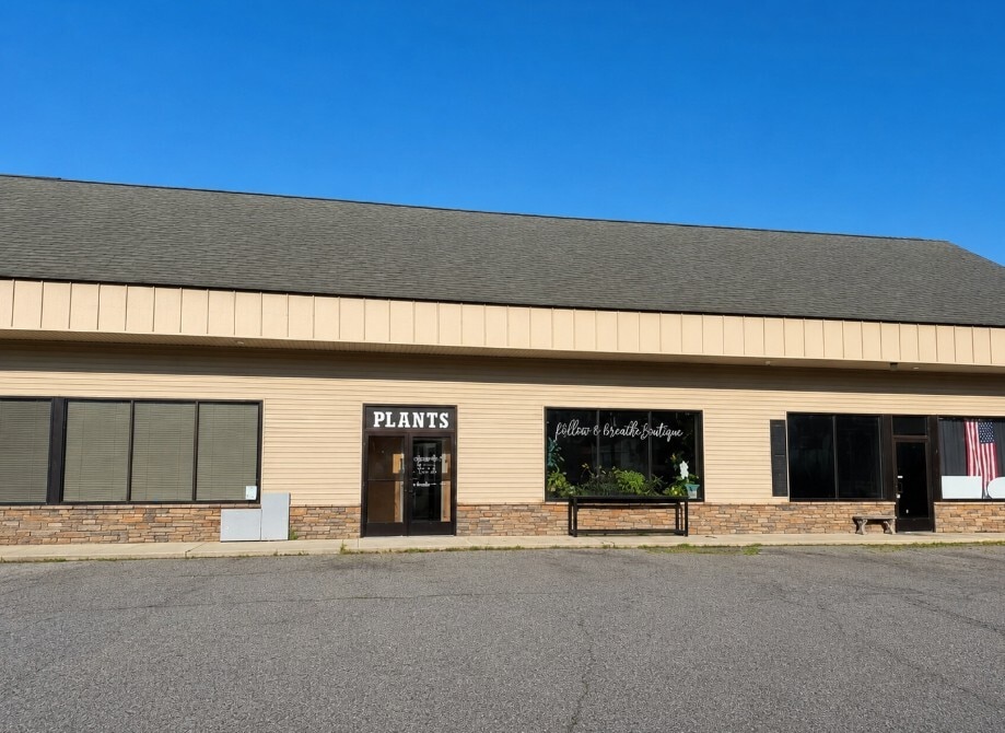 8266 Silver Lake Rd, Linden, MI for lease Building Photo- Image 1 of 11