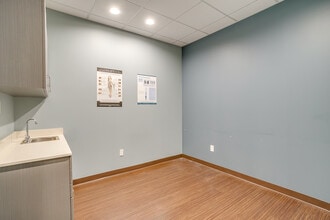 221 Regency Pky, Mansfield, TX for lease Interior Photo- Image 2 of 5