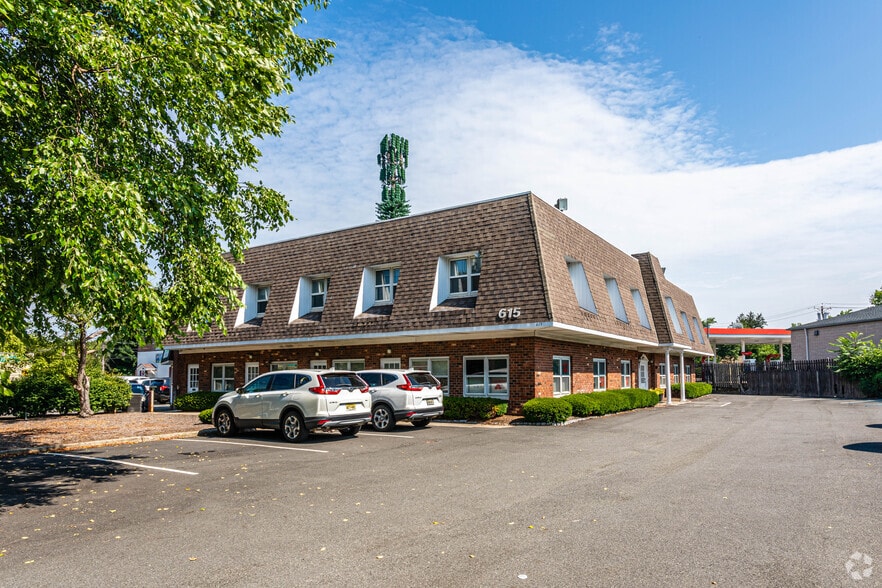 615 Franklin Tpke, Ridgewood, NJ for lease - Building Photo - Image 2 of 12