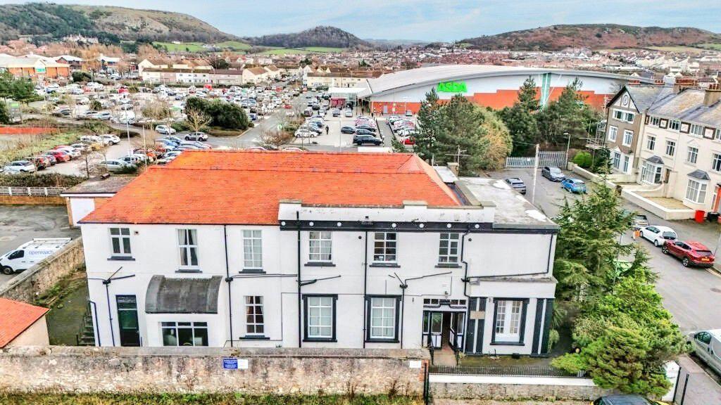 1 Oxford Rd, Llandudno for sale Building Photo- Image 1 of 23