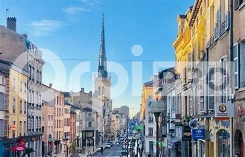 Retail in Villefranche-sur-Saône for lease Primary Photo- Image 1 of 4