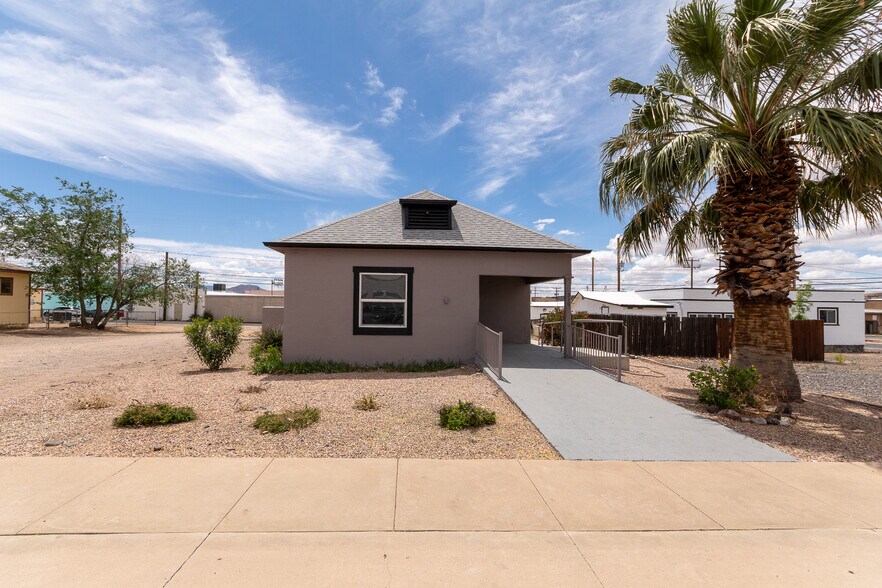 310 E Oak St, Kingman, AZ à vendre - Photo du bâtiment - Image 1 de 37