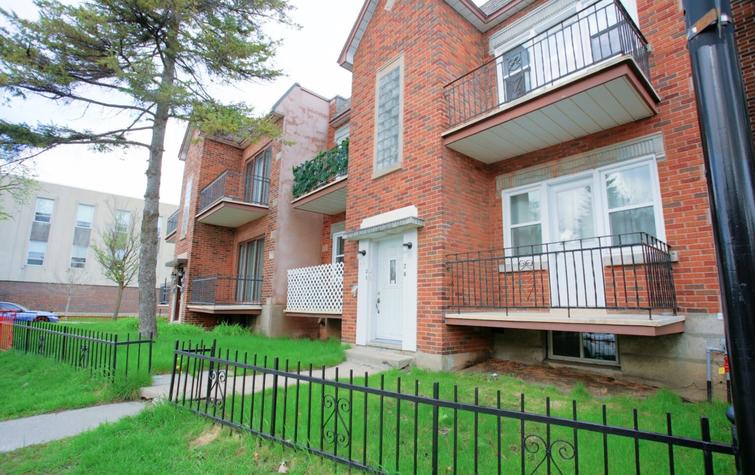 6350 Rue Hadley, Montréal, QC for sale Primary Photo- Image 1 of 1