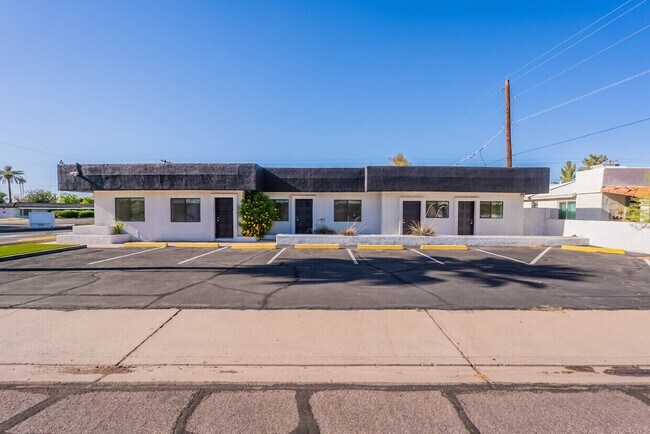 Plus de détails pour 3825 N 24th St, Phoenix, AZ - Médical à louer
