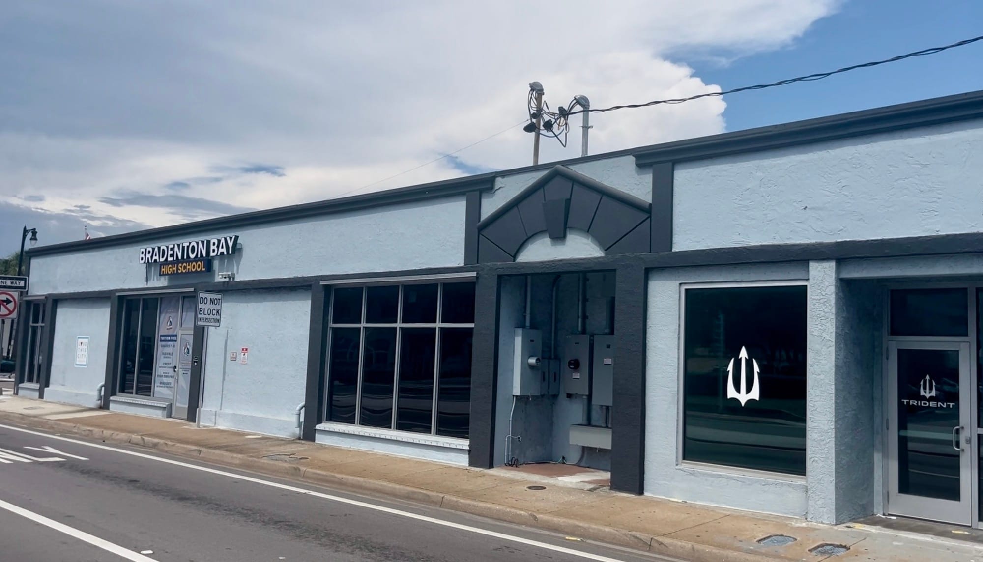 817 Manatee Ave W, Bradenton, FL for lease Building Photo- Image 1 of 3