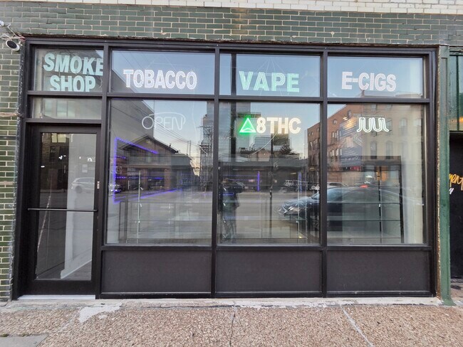 Plus de détails pour 838-840 W Grand Ave, Chicago, IL - Commerce de détail à louer