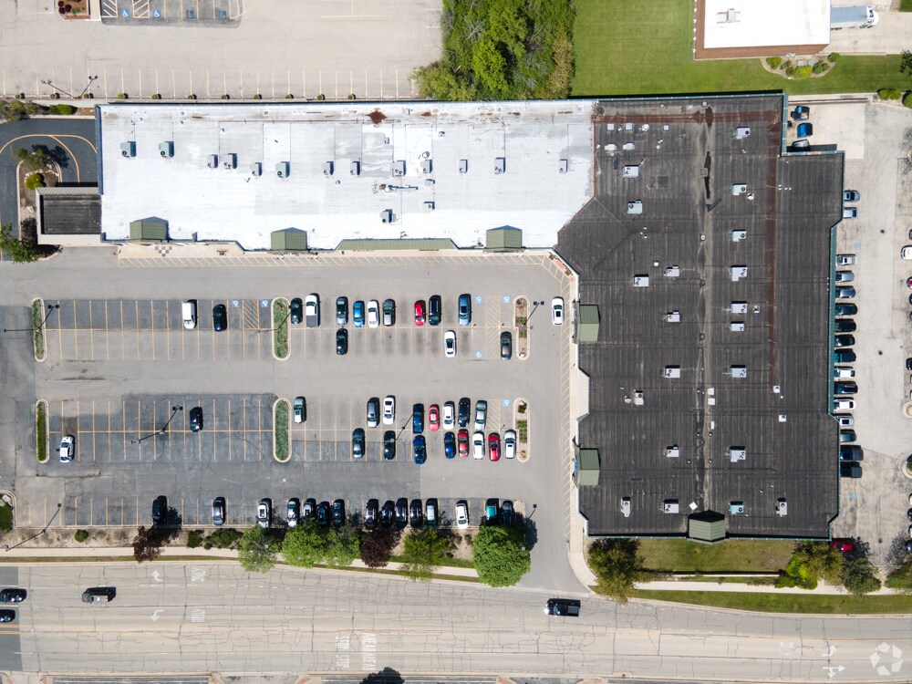 810-900 75th St, Willowbrook, IL for lease Primary Photo- Image 1 of 4