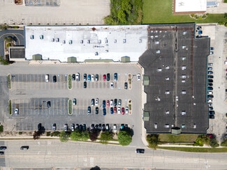 Plus de détails pour 810-900 75th St, Willowbrook, IL - Commerce de détail à louer