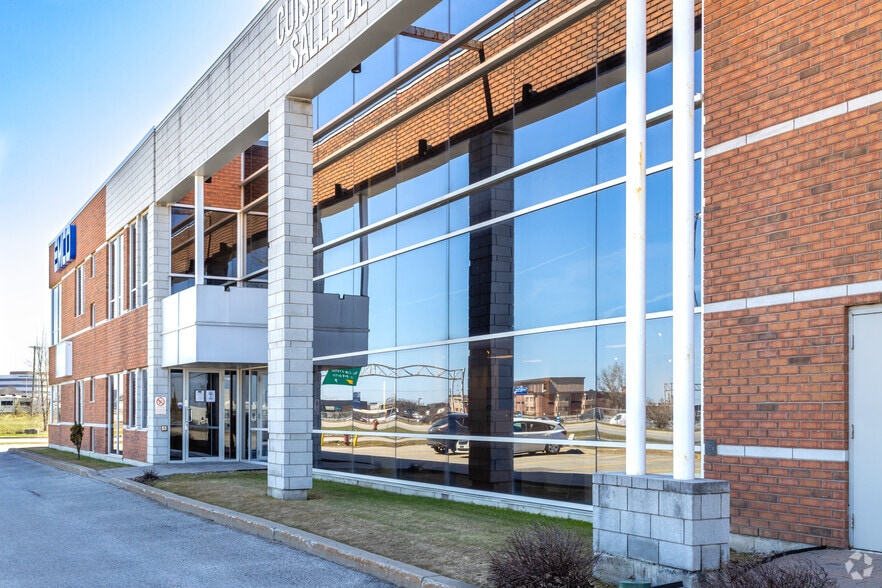 3700-3720 Des Laurentides (A-15) Desste O, Laval, QC for lease - Building Photo - Image 3 of 8