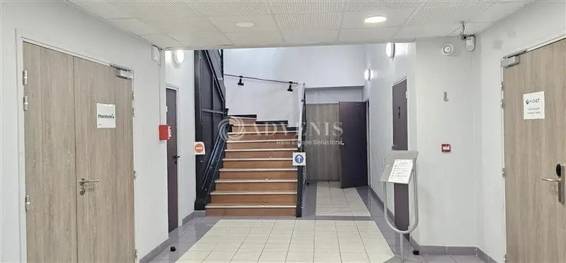 Office in Lesquin for lease - Lobby - Image 2 of 5