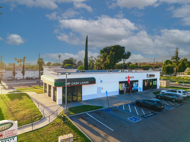 Plus de détails pour 270 E Base Line St, San Bernardino, CA - Commerce de détail à vendre