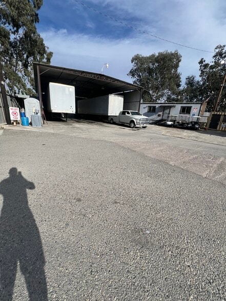 9250 Tujunga Ave, Sun Valley, CA à louer - Photo du bâtiment - Image 2 de 2