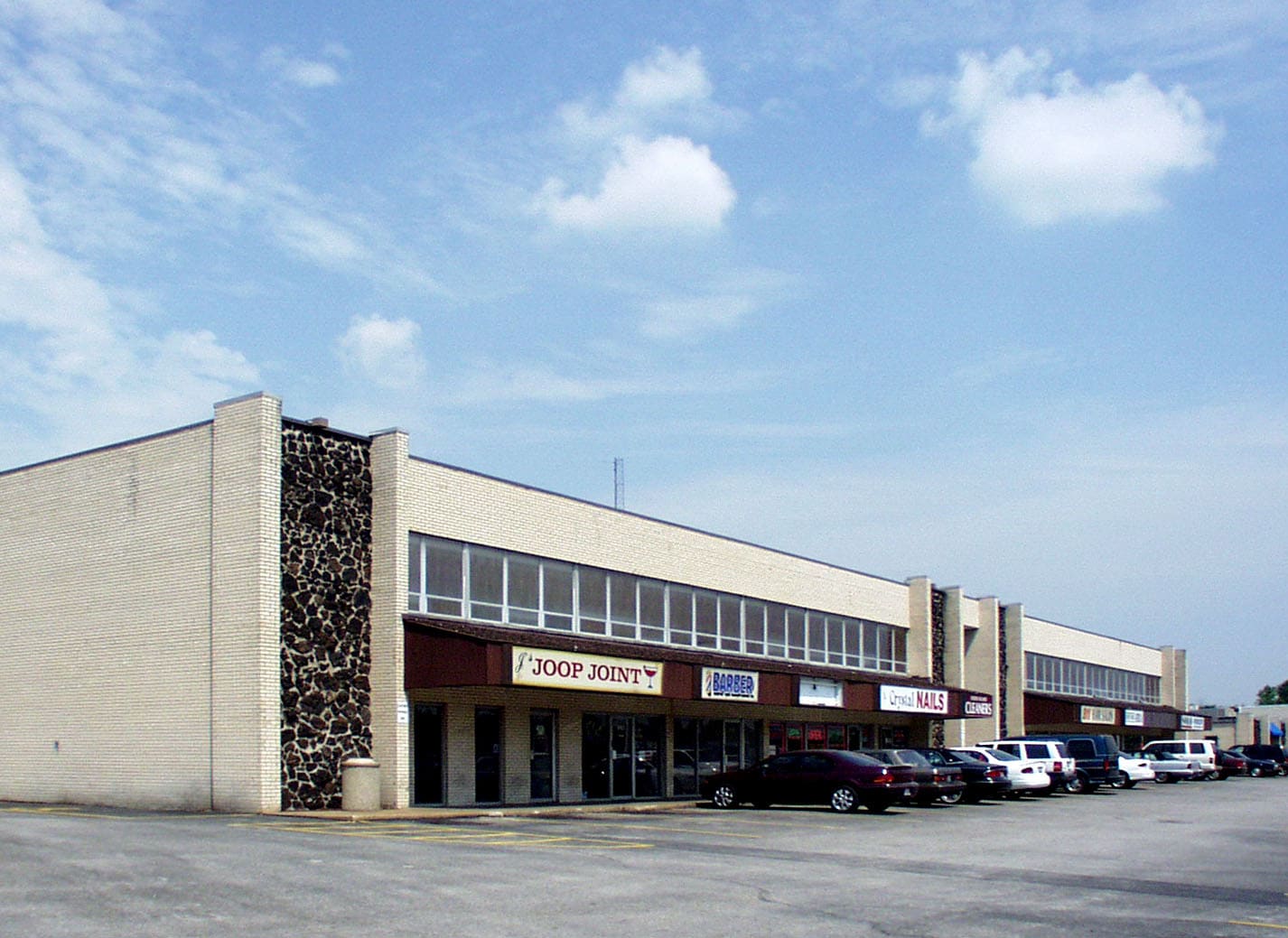 9181-9231 West Florissant Ave portfolio of 2 properties for sale on LoopNet.ca Primary Photo- Image 1 of 3