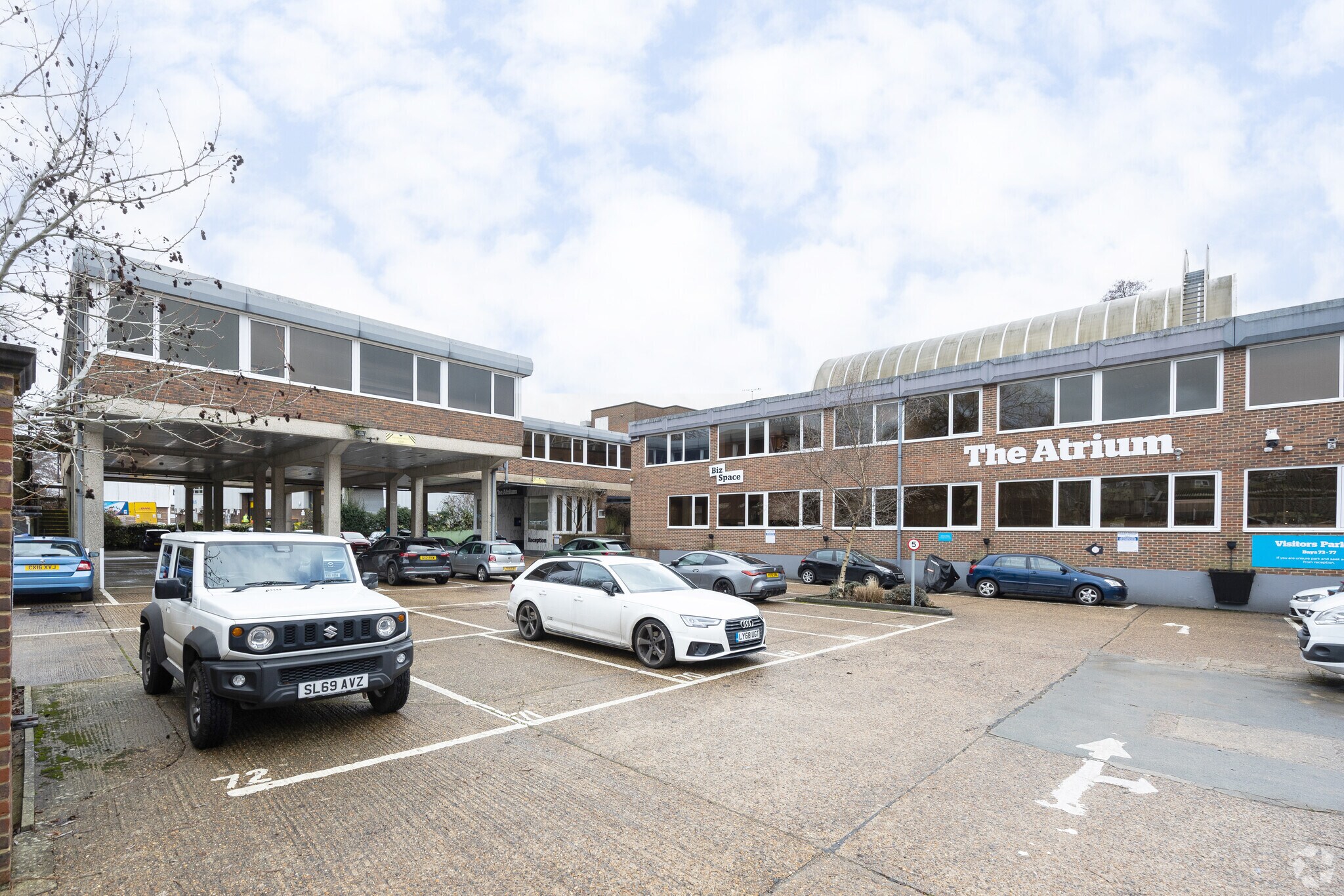 4 Curtis Rd, Dorking à louer Photo principale- Image 1 de 24