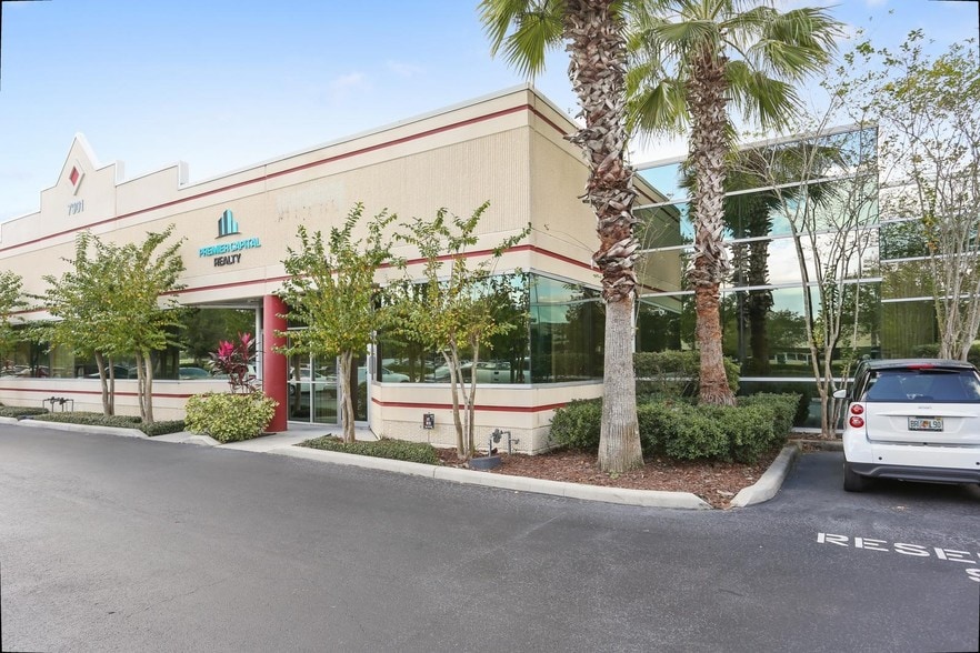 7901 Kingspointe Pky, Orlando, FL for sale - Building Photo - Image 2 of 105