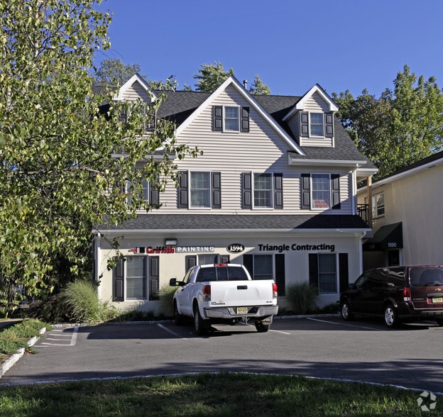 East Second Street Office Sale portfolio of 2 properties for sale on LoopNet.ca - Building Photo - Image 1 of 7