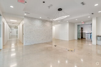 6900 SW 80th St, Miami, FL à vendre Photo intérieure- Image 1 de 13