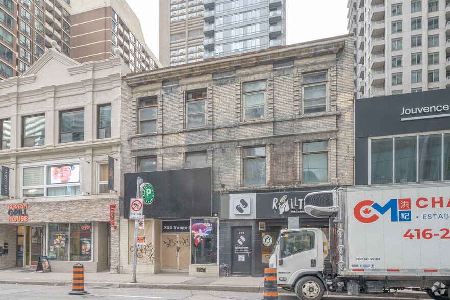 756 Yonge St, Toronto, ON for lease - Primary Photo - Image 1 of 3